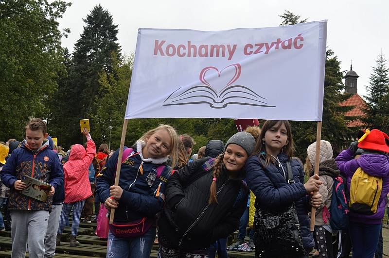 Wspólne czytanie w amfiteatrze