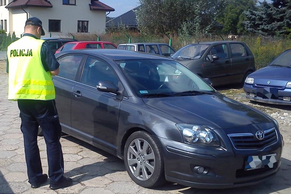 Zatrzymana grupa kradnąca toyoty i hondy na Mazowszu
