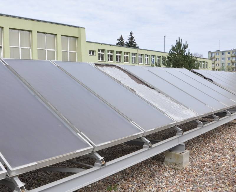 Nieletni uszkodzili solar