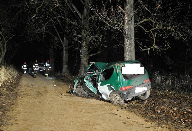 Kierowca przygnieciony przez auto