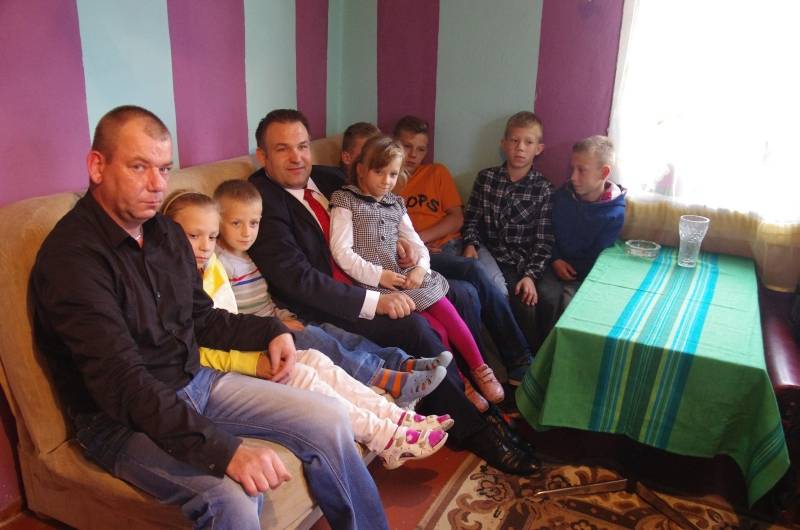 Poseł Bodio zbuduje dom dla rodziny z Płocochowa!