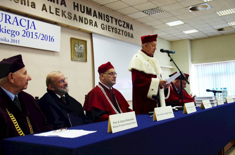 Humanista nie może być sługą...