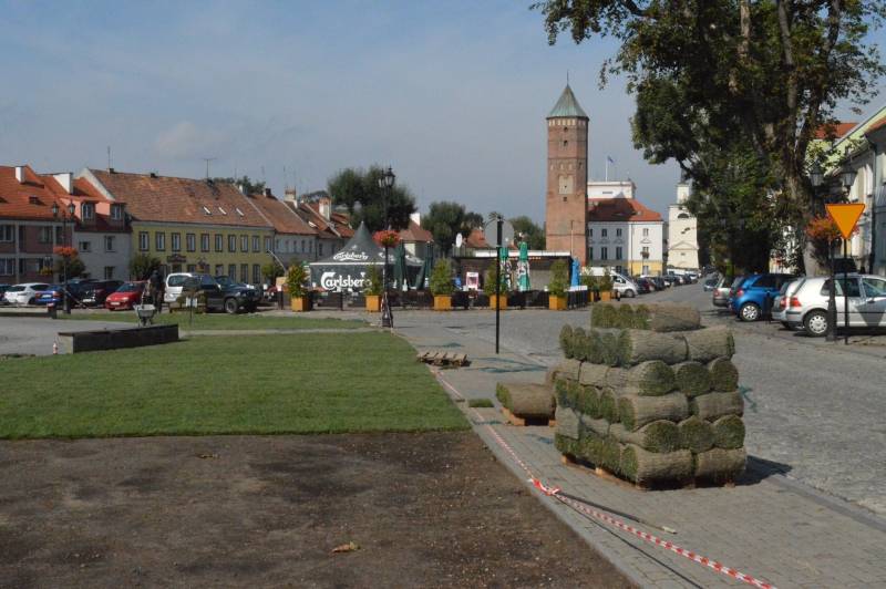 Zazieleniło się wokół fontanny