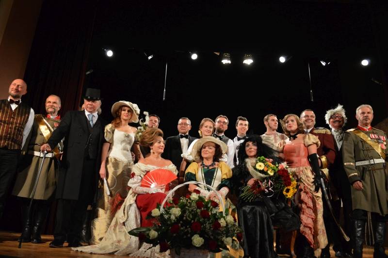 Teatralna uczta z grupą 