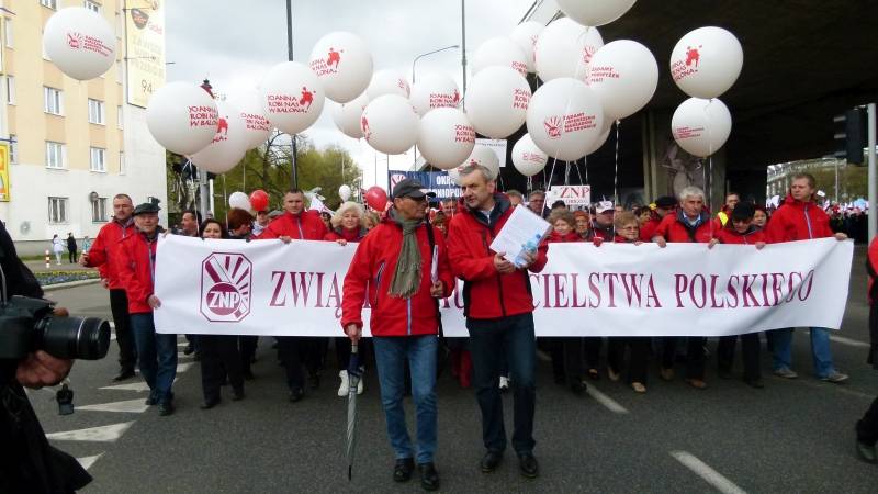 Spór Związku Nauczycielstwa Polskiego z rządem