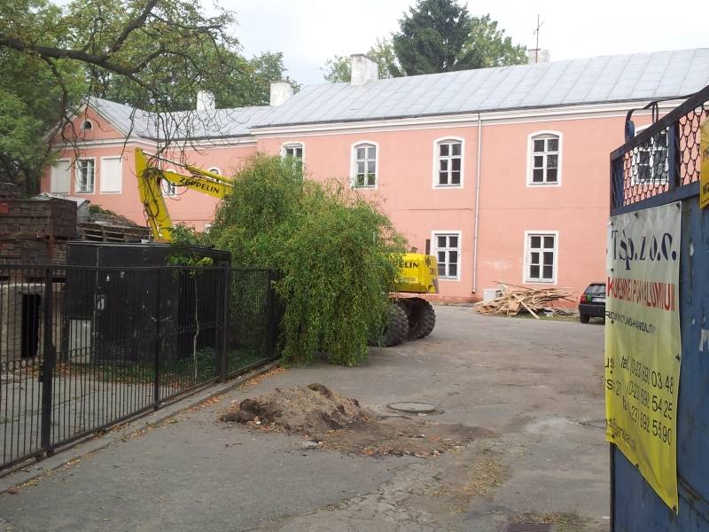 Ruszyły prace na terenie starego szpitala