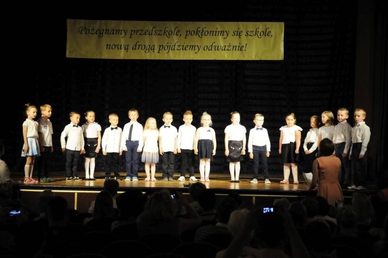 Mali absolwenci Przedszkola Świętej Rodziny