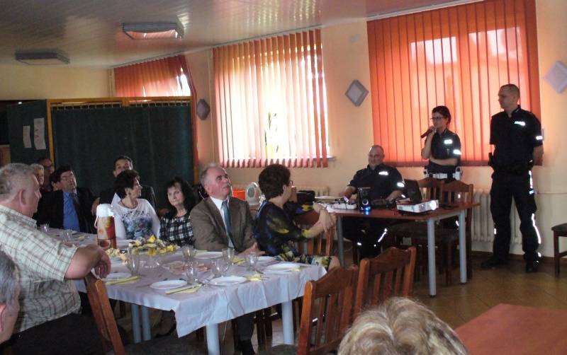 Policjanci spotkali się z seniorami w Winnicy