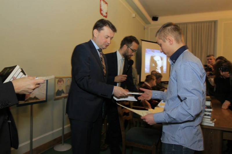 Uczniowie z Prusa laureatami Konkursu Ogólnopolskiego o księdzu Jerzym Popiełuszce