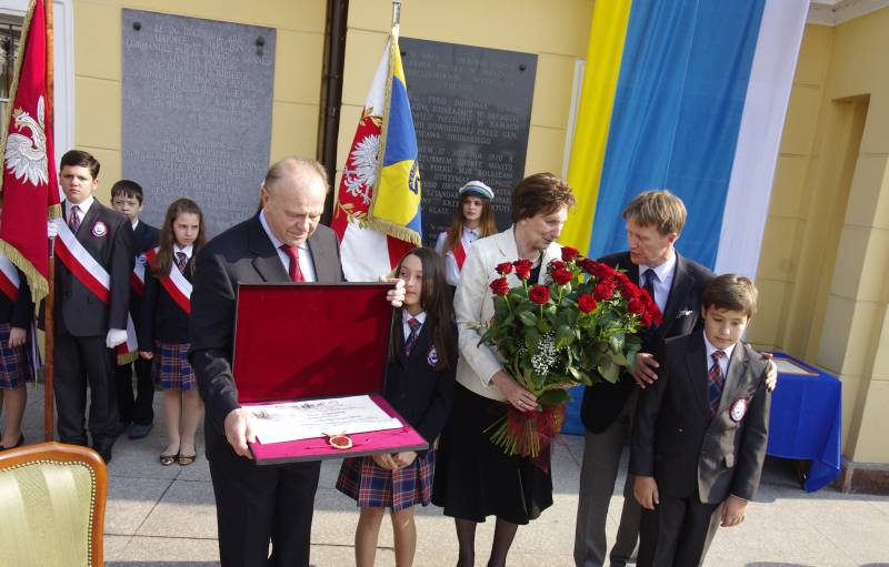 Uroczysta sesja i barwny korowód