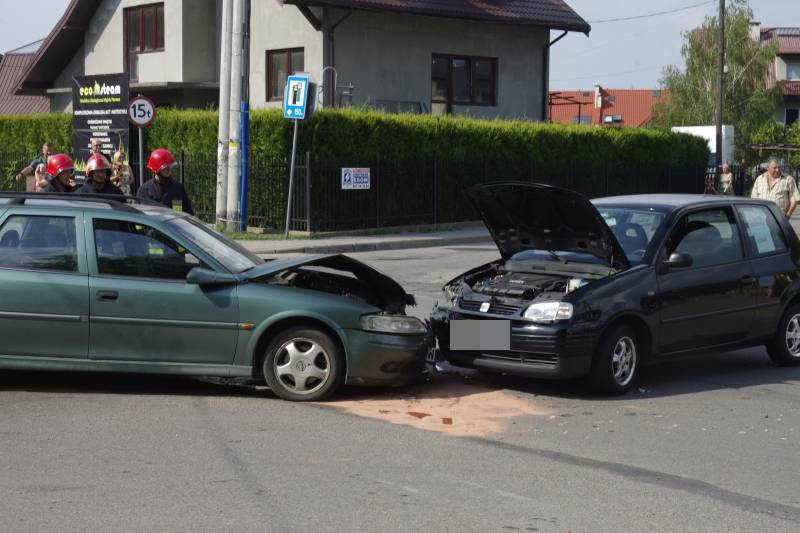 Fatalny poniedziałek na drogach - kolizja na Białowiejskiej