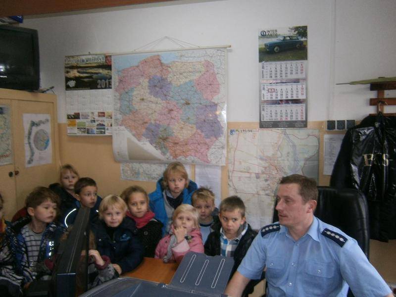 Najmłodsi z wizytą w komendzie