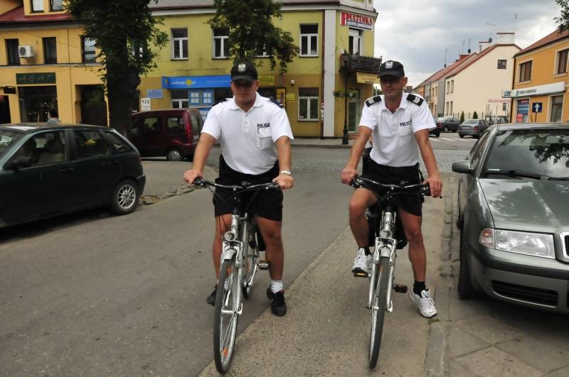 Policjanci na rowerach patrolują Pułtusk