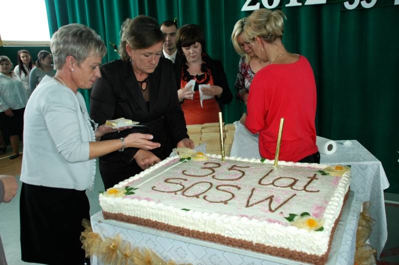Ogromny tort na 35 urodziny SOSW