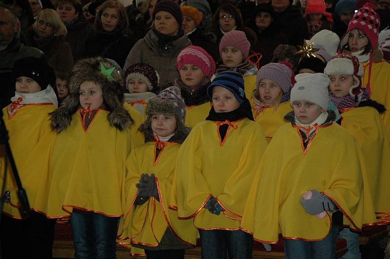 Dzieci z Pułtuska ślą Jezusowi całuska