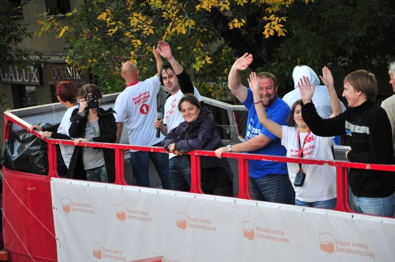 Wyborczy autobus SLD w trasie