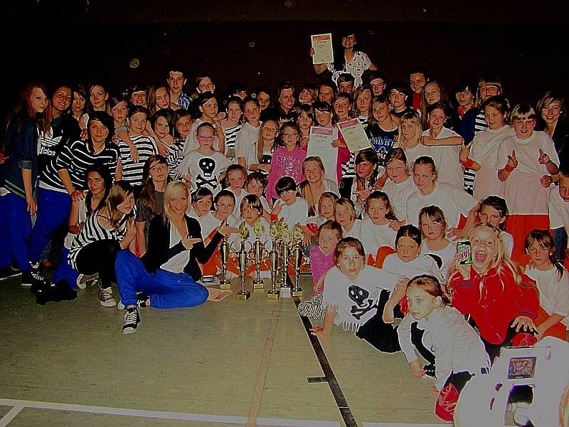 Jeden turniej, siedem pucharów – tak Show Dance reprezentuje Pułtusk 