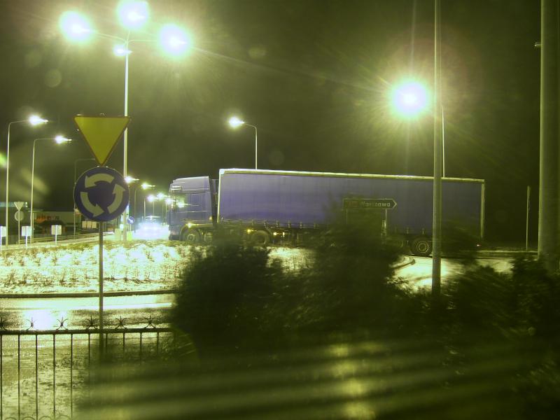 Kolejny tir na rondzie