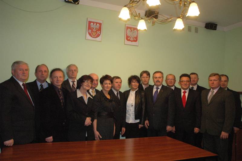 Radni powiatowi (prawie) w komplecie