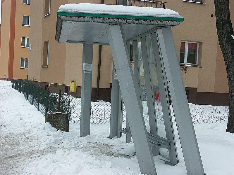 Niebezpiecznie na przystanku