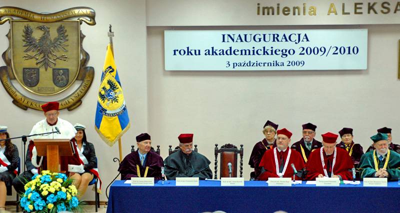 16 „GAUDEAMUS”...