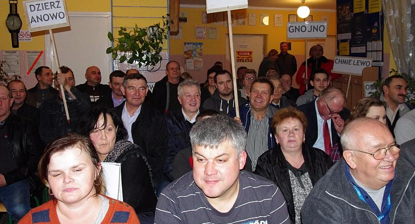 Zebranie w sprawie fermy drobiu w Bobach