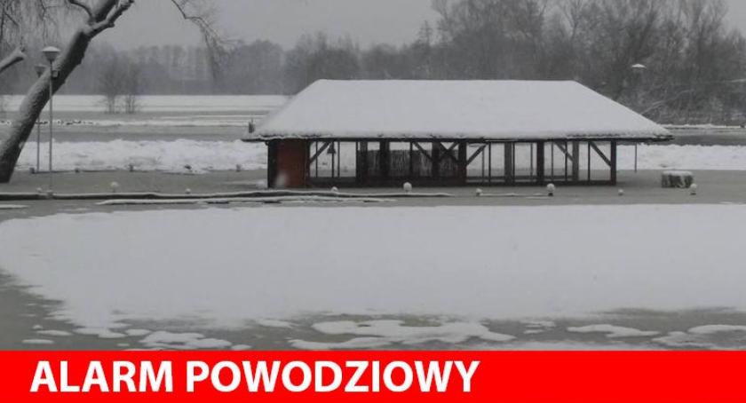 Wysoka woda na terenie Domu Polonii
