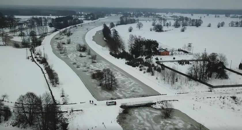 Wypełniony wodą Prut w Kruczym Borku - widok z lotu ptaka
