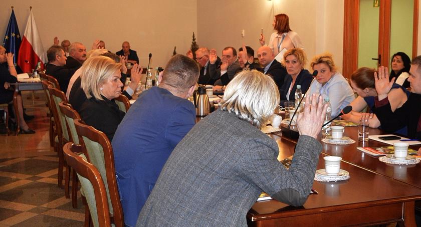 Cała rada przeciwna emisji obligacji w głosowaniu imiennym