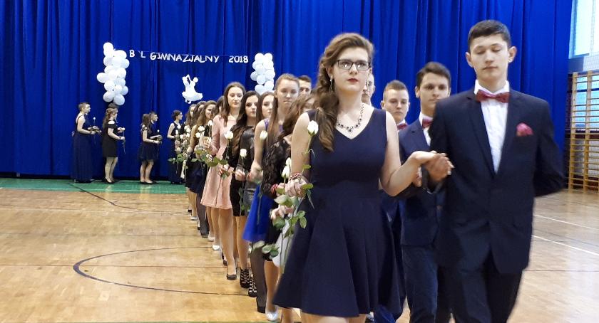 Już nie dzieci, jeszcze nie dorośli – bal gimnazjalistów w Winnicy