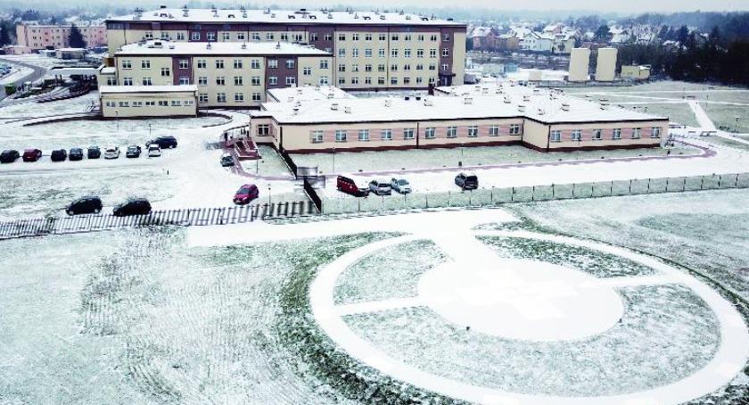 Po ponad pół roku lądowisko przy szpitalu zniknęło – jest już tylko utwardzony plac