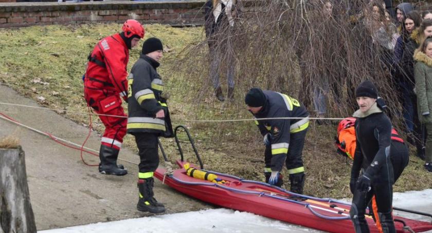 Ratunku człowiek tonie! - pokazy ratownictwa wodnego