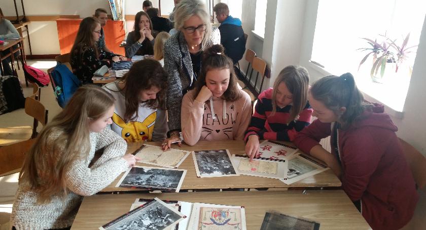 Siódmoklasiści z Jedynki ukończyli realizację projektu „Wrota historii regionalnej”