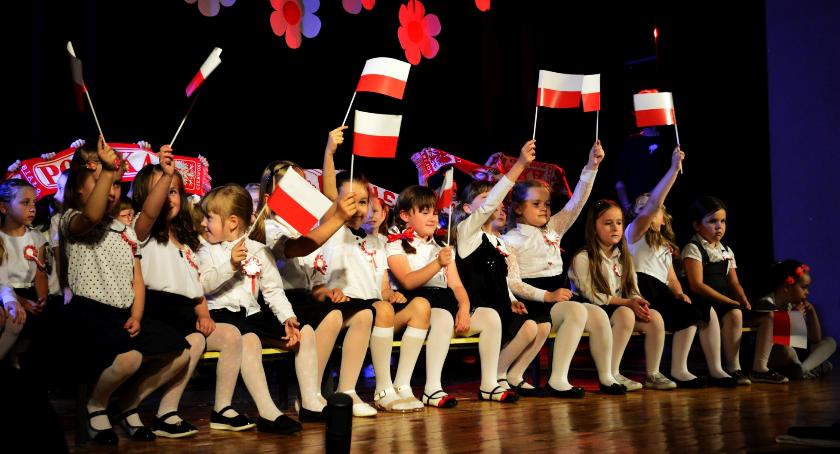 Przedszkolaki z miejskiej „Piątki” dla Niepodległej