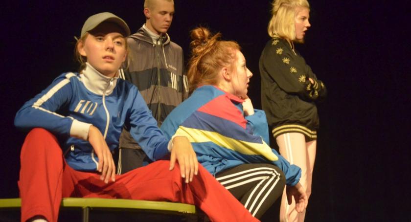 „Dziób w dziób” w wykonaniu grupy teatralnej „REMIZA”