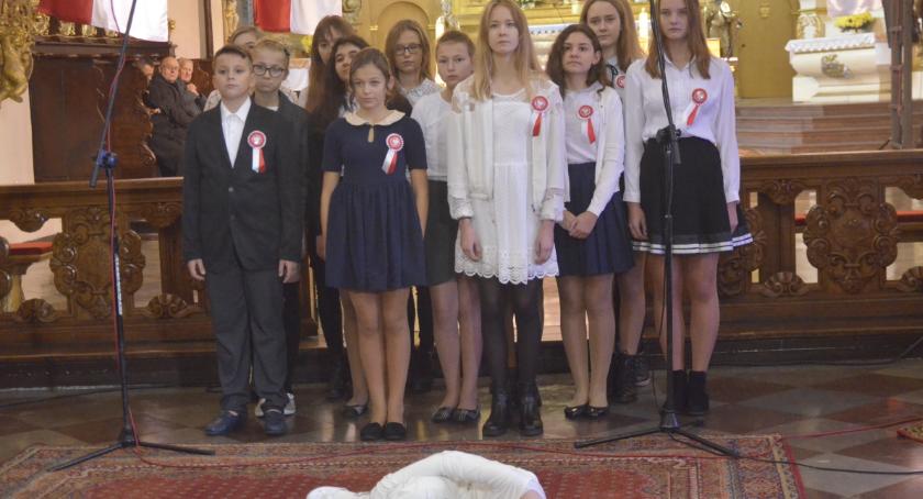 Niepodległa słowem zapisana