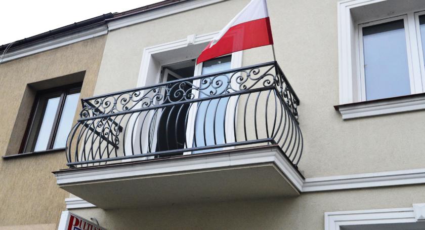 194 biało – czerwonych dni