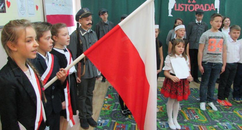 100-lecie odzyskania niepodległości przez Polskę w szkole w Gzach