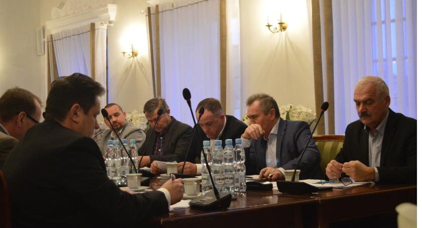 PiS „bierze” wszystkie komisje