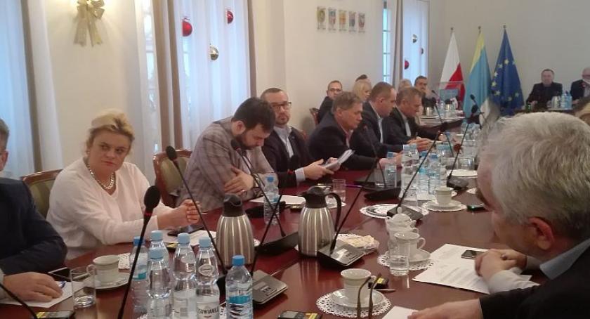 Sesja w sprawie niechcianych przez mieszkańców masztów telefonii komórkowej
