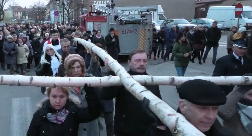 Droga Krzyżowa ulicami miasta - relacja filmowa
