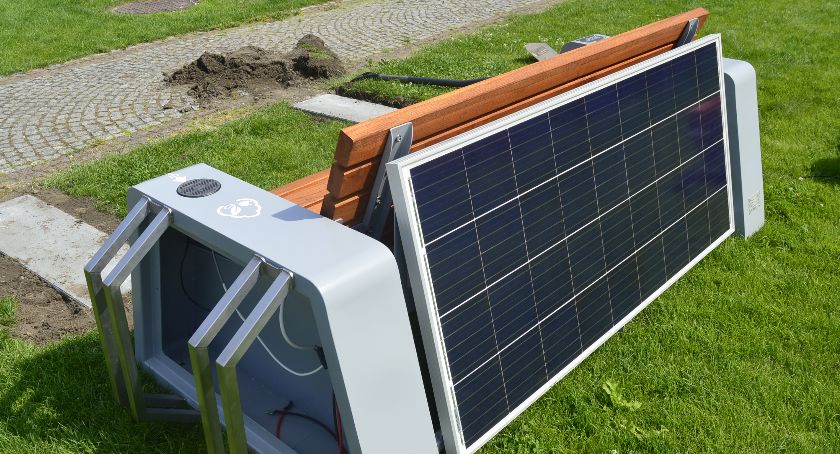 Nowe ławki „solarne” w Pułtusku