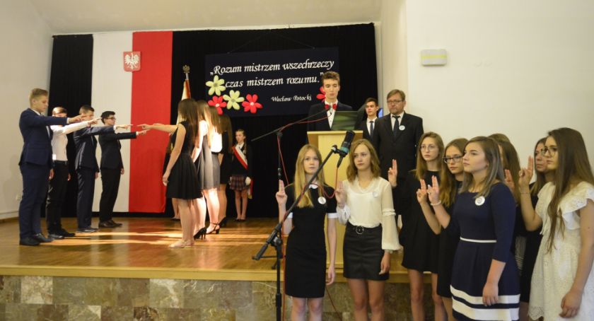 Pożegnanie absolwentów klas gimnazjalnych PSP nr 4
