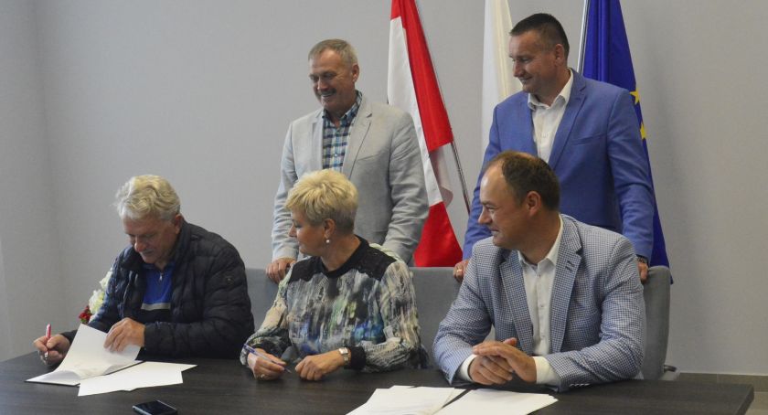 Umowa na przebudowę drogi powiatowej w Szyszkach Włościańskich