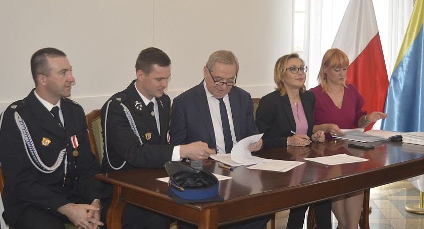 Podpisanie umów na dofinansowanie sprzętu i wyposażenia dla jednostek OSP 