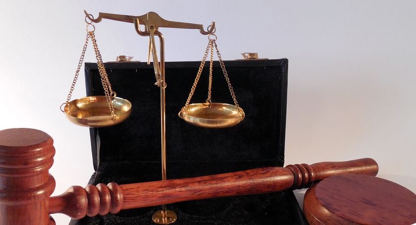 58-letni mężczyzna oskarżony o molestowanie nieletniej