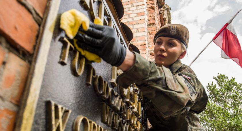 „Jak nie kochać strzaskanych tych murów”
