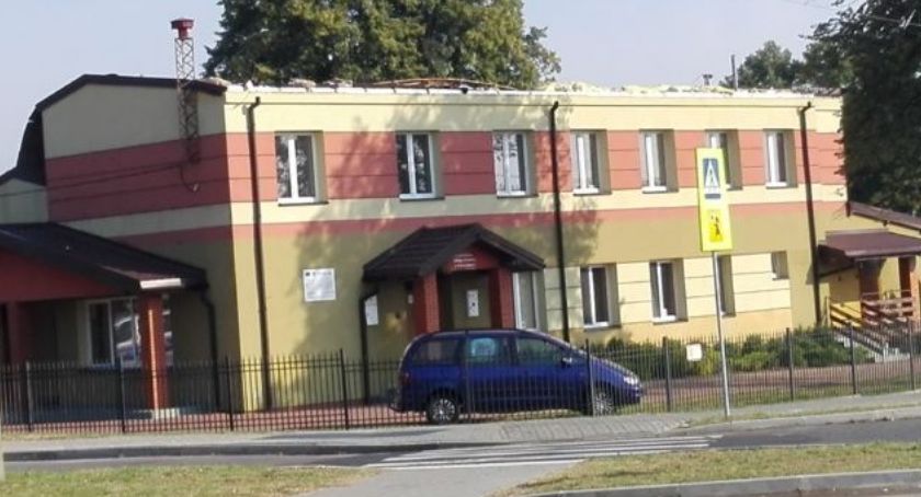 Zerwany dach świetlicy w Przemiarowie