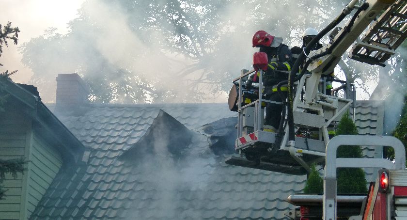 Płonie dom jednorodzinny w Bulkowie