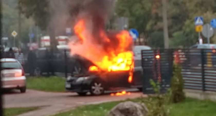 Pożar samochodu na ul. Tysiąclecia